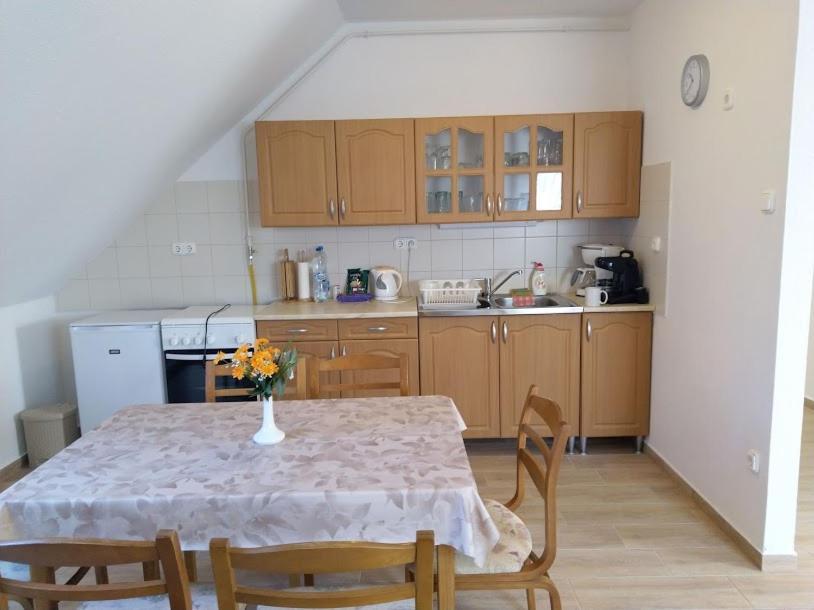 Foeveny Apartman Balatonudvari Esterno foto
