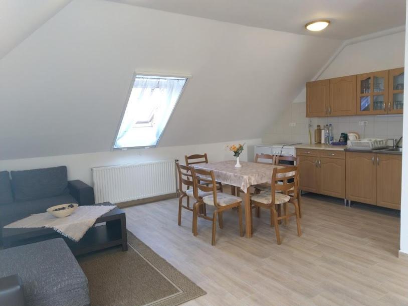 Foeveny Apartman Balatonudvari Esterno foto